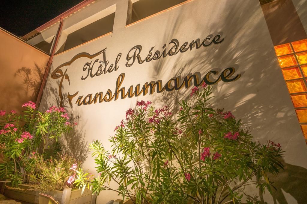 Hotel Et Residence De La Transhumance Saint-Martin-de-Crau Luaran gambar
