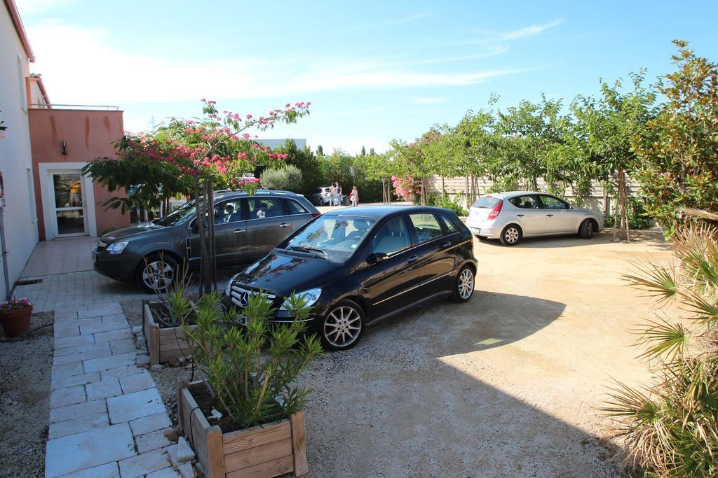 Hotel Et Residence De La Transhumance Saint-Martin-de-Crau Luaran gambar