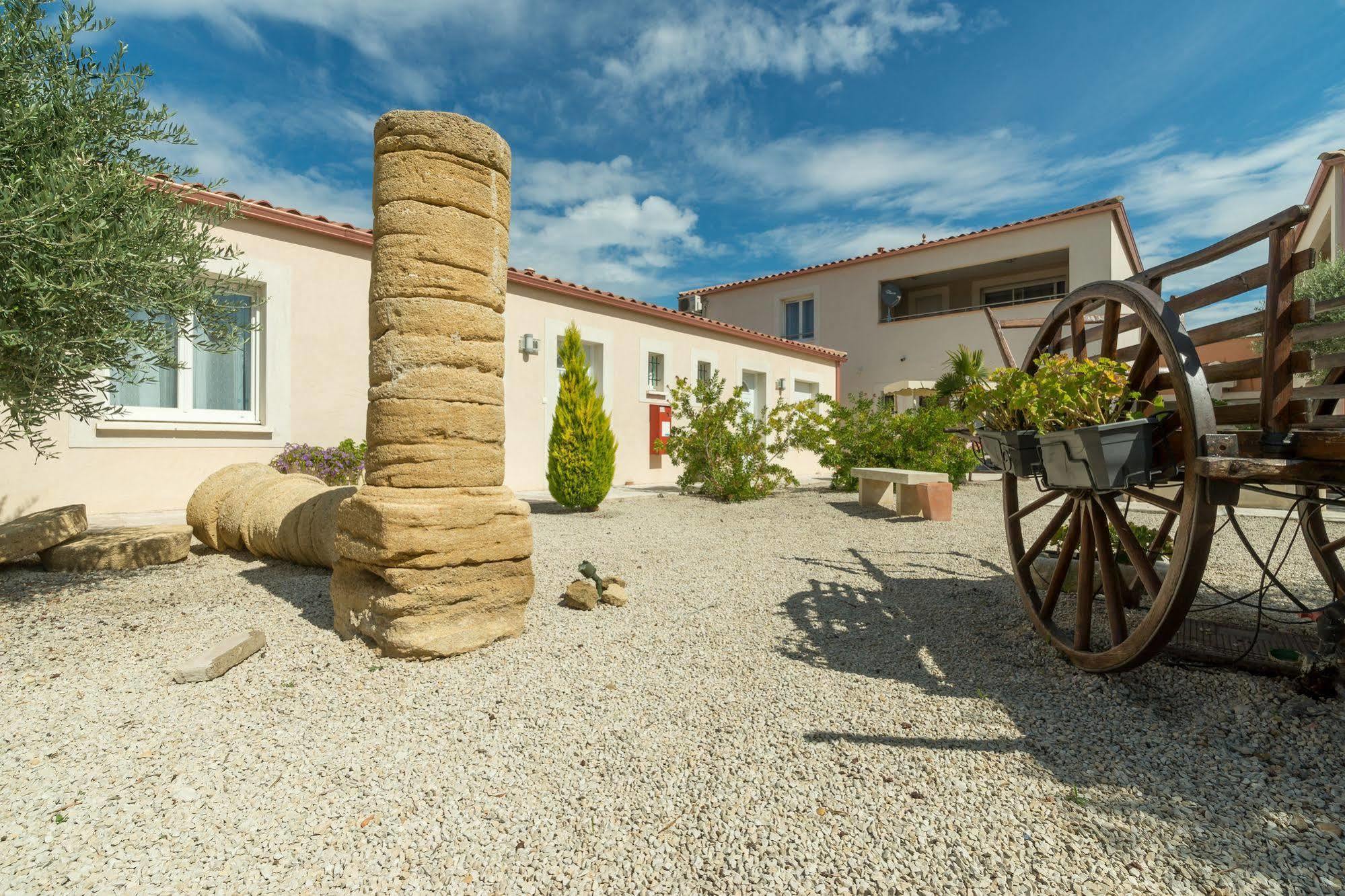 Hotel Et Residence De La Transhumance Saint-Martin-de-Crau Luaran gambar